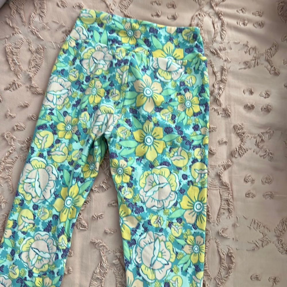 Size tween Lularoe leggings